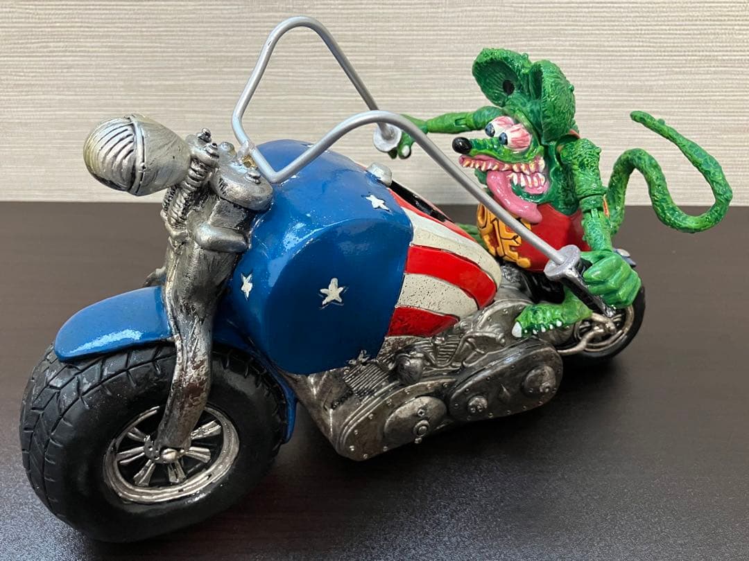 RAT FINK★チョッパー置物ハーレーミニカーホットロッド灰皿ラットフィンク