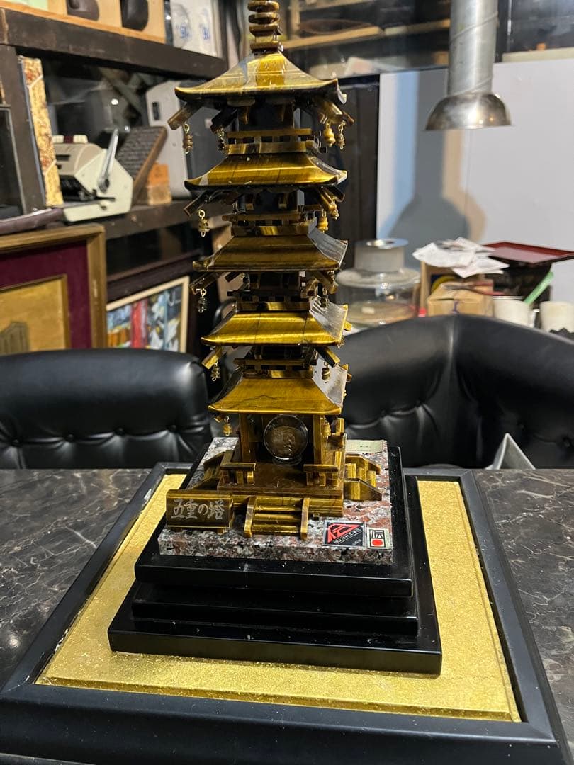 虎目石五重の塔、五重の塔、水晶五重の塔、