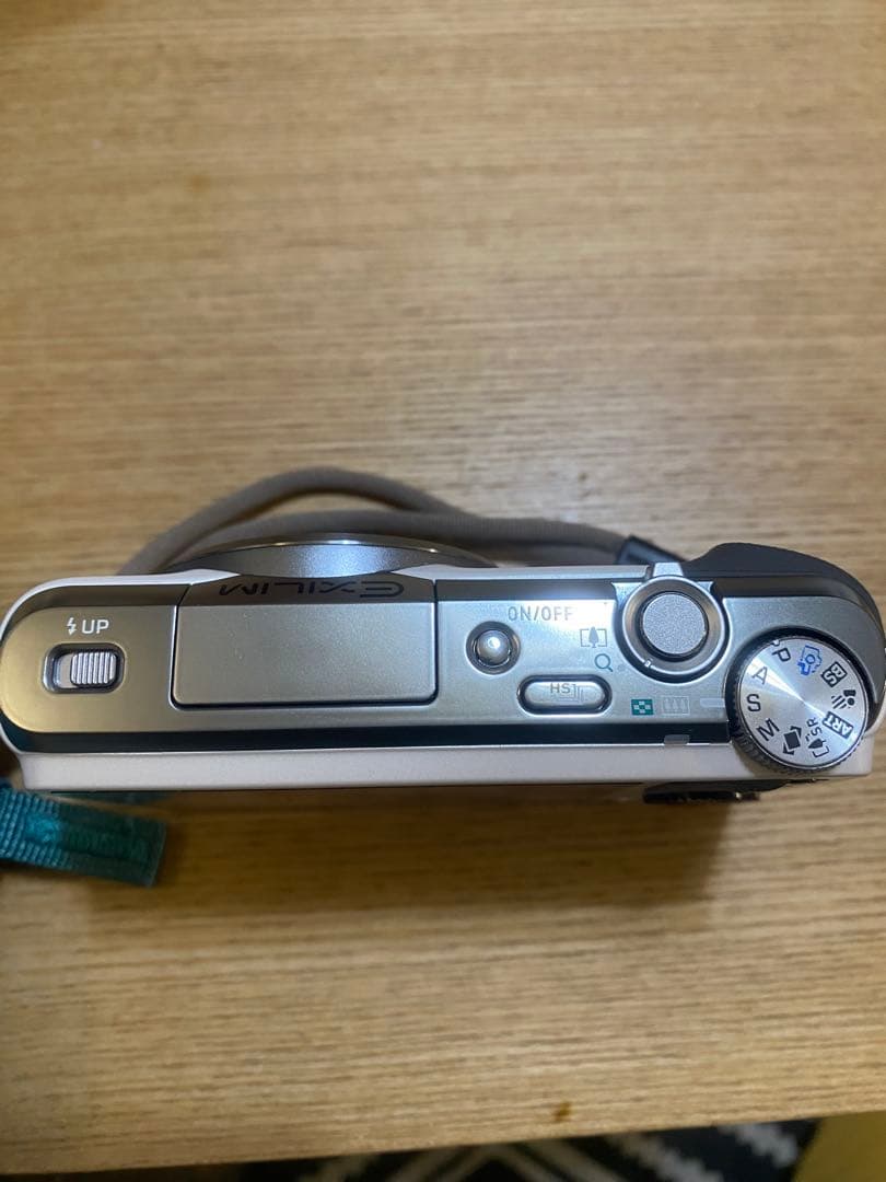 CASIO EXILIM ホワイト デジタルカメラ