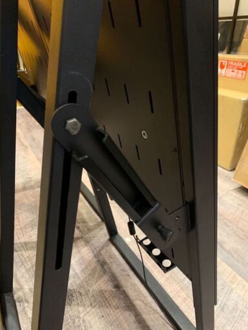 【値下げ】デジタル看板　デジタルサイネージ　タッチパネルで操作簡単！