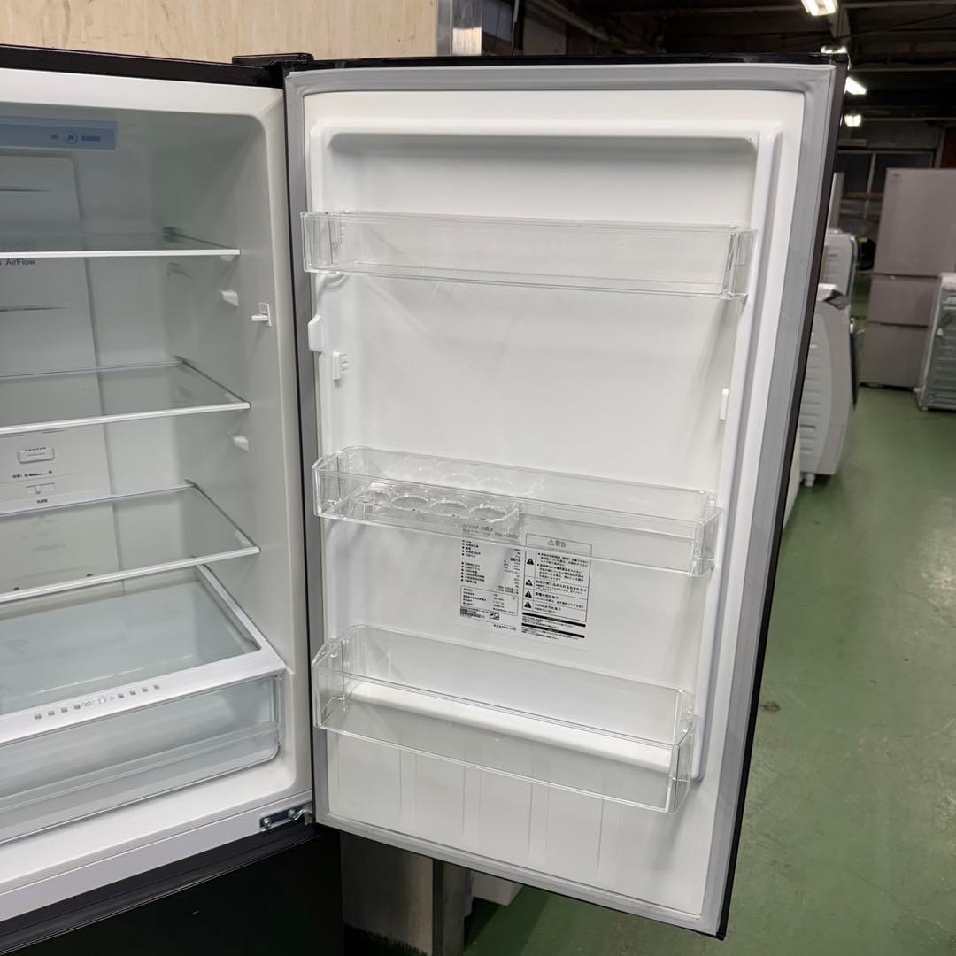 164 冷蔵庫　大型　200L強　右開き　極美品　一人暮らしも可　洗濯機も有