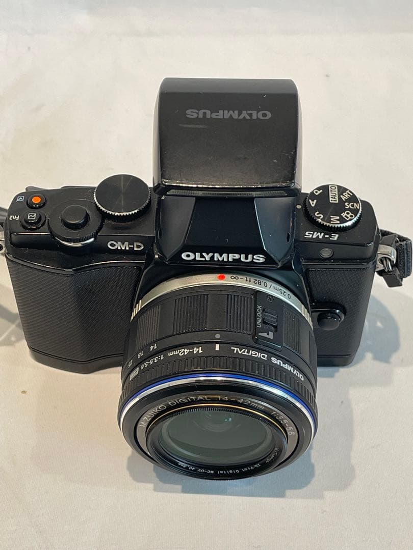 お値下げ　OLYMPUS OM-D E-M5 ブラック　フラッシュ　レンズ付