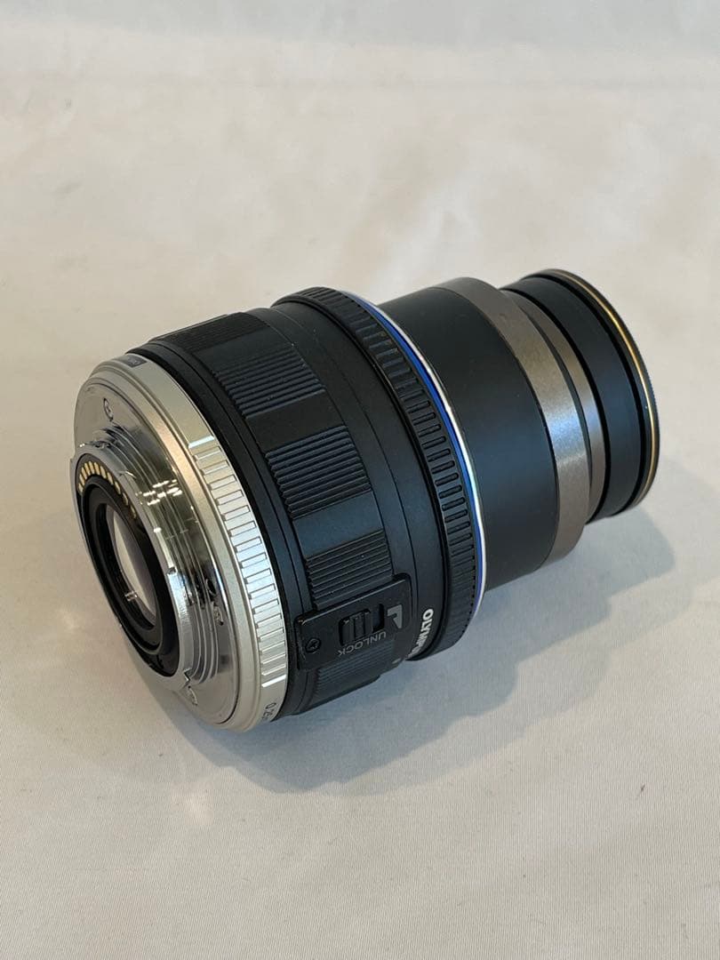 お値下げ　OLYMPUS OM-D E-M5 ブラック　フラッシュ　レンズ付