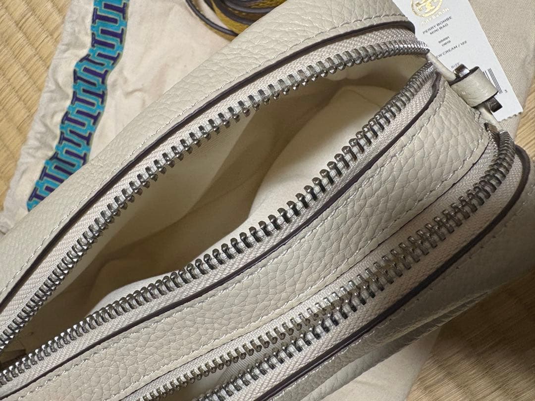 【2月限定出品★】トリーバーチ ショルダーバッグ ホワイト　ペリーボンベ