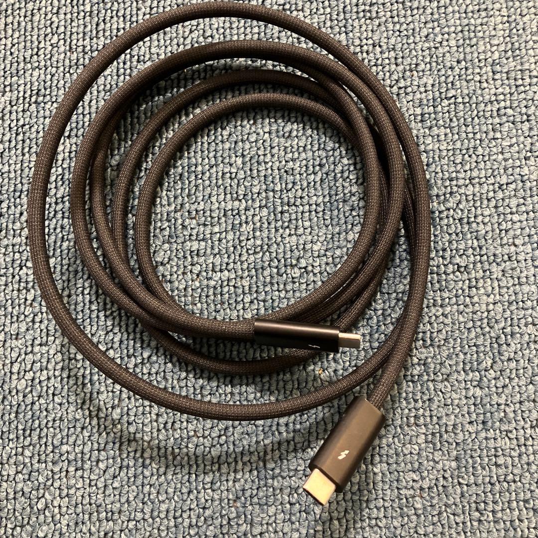 PCケーブル・コネクタ Thunderbolt 4 Pro Cable (1.8 m)