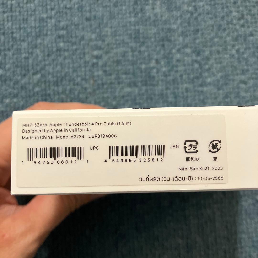 PCケーブル・コネクタ Thunderbolt 4 Pro Cable (1.8 m)