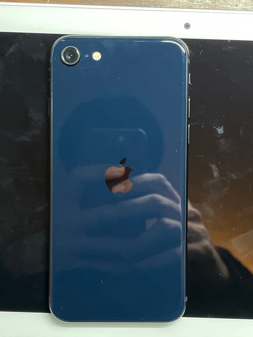 iPhone SE3 128gb バッテリー新品