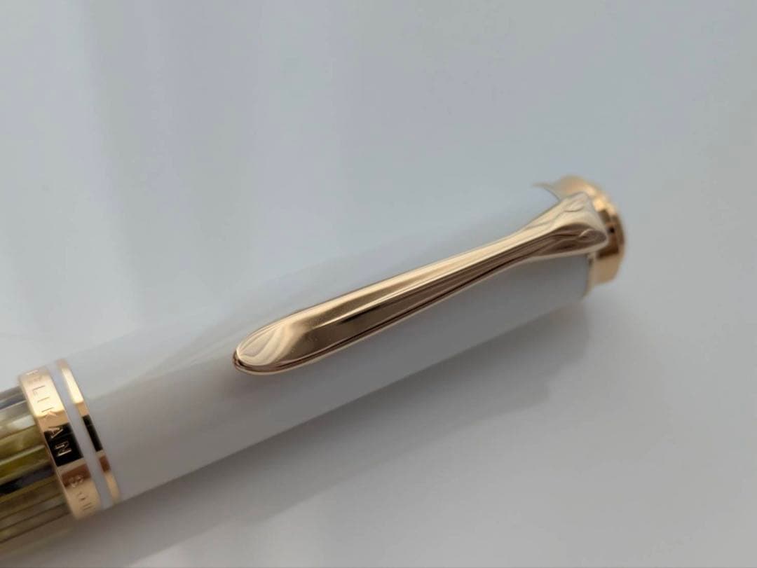 ペリカン スーベレーン M400 万年筆 ホワイトトータス F 細字