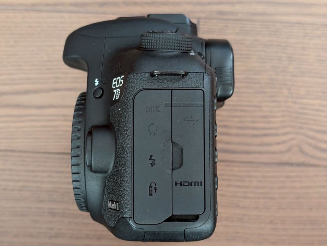 Canon EOS 7D Mark II デジタル一眼レフ　条件値引きあり