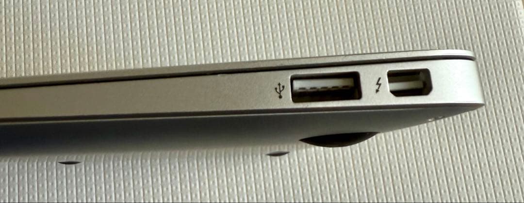 MacBook本体 MacBook Air Early 2014 i5 4GB 11-inch