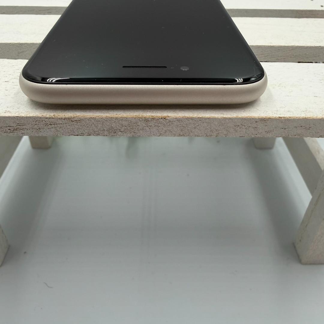 【美品】iPhone SE第3世代 64GB スターライト 377