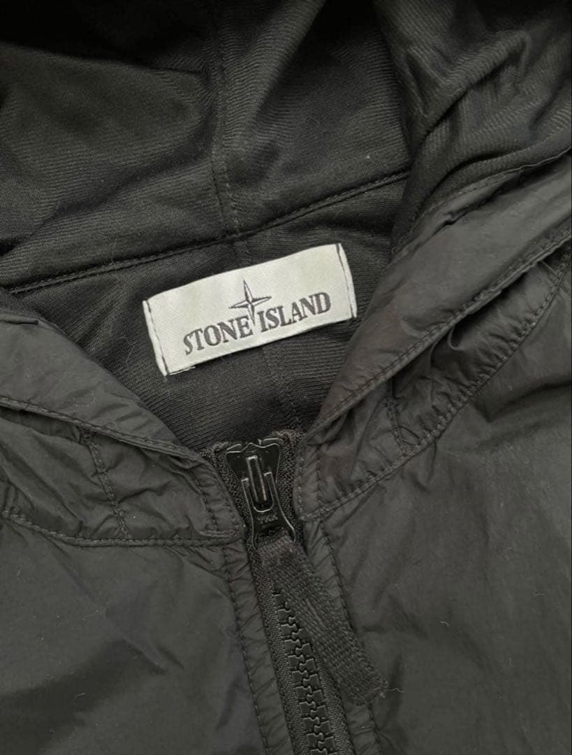 ブラック ナイロンジャケット