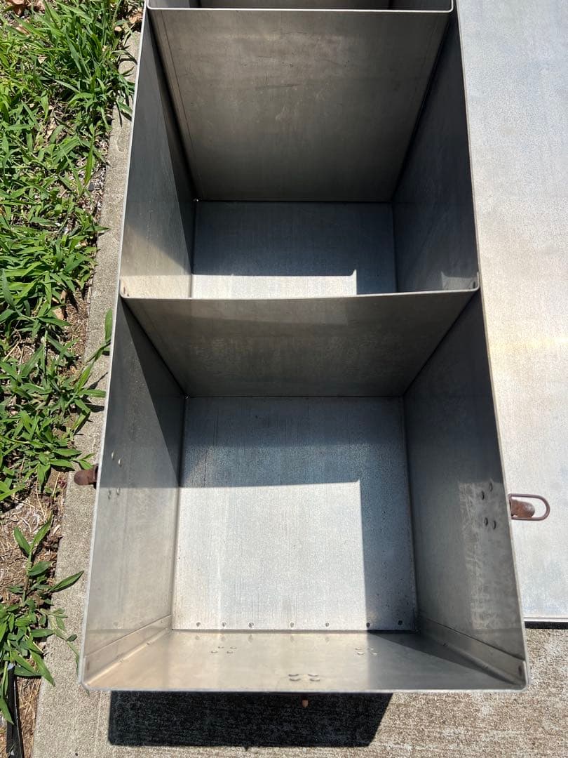 インダストリアル　アルミ　コンテナ　テレビ台にも