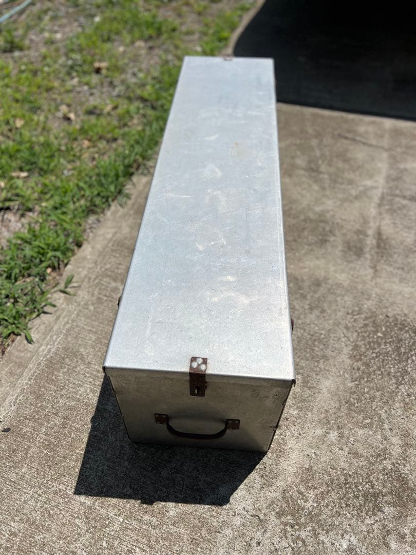 インダストリアル　アルミ　コンテナ　テレビ台にも