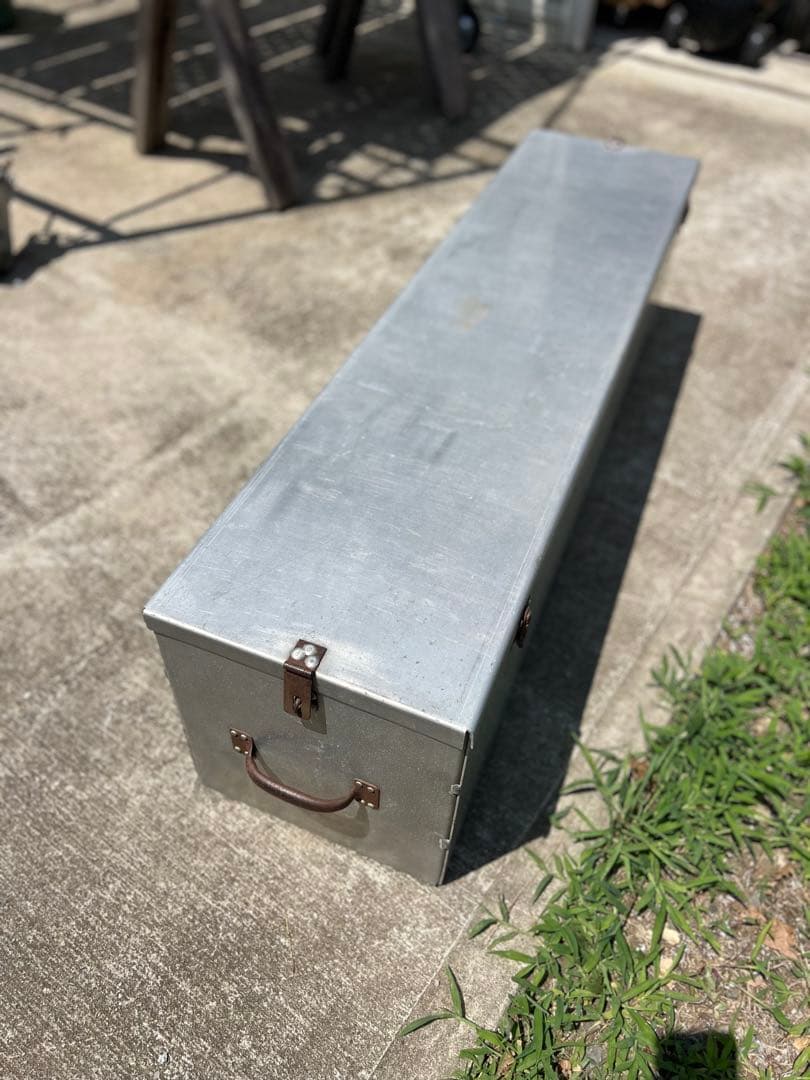 インダストリアル　アルミ　コンテナ　テレビ台にも