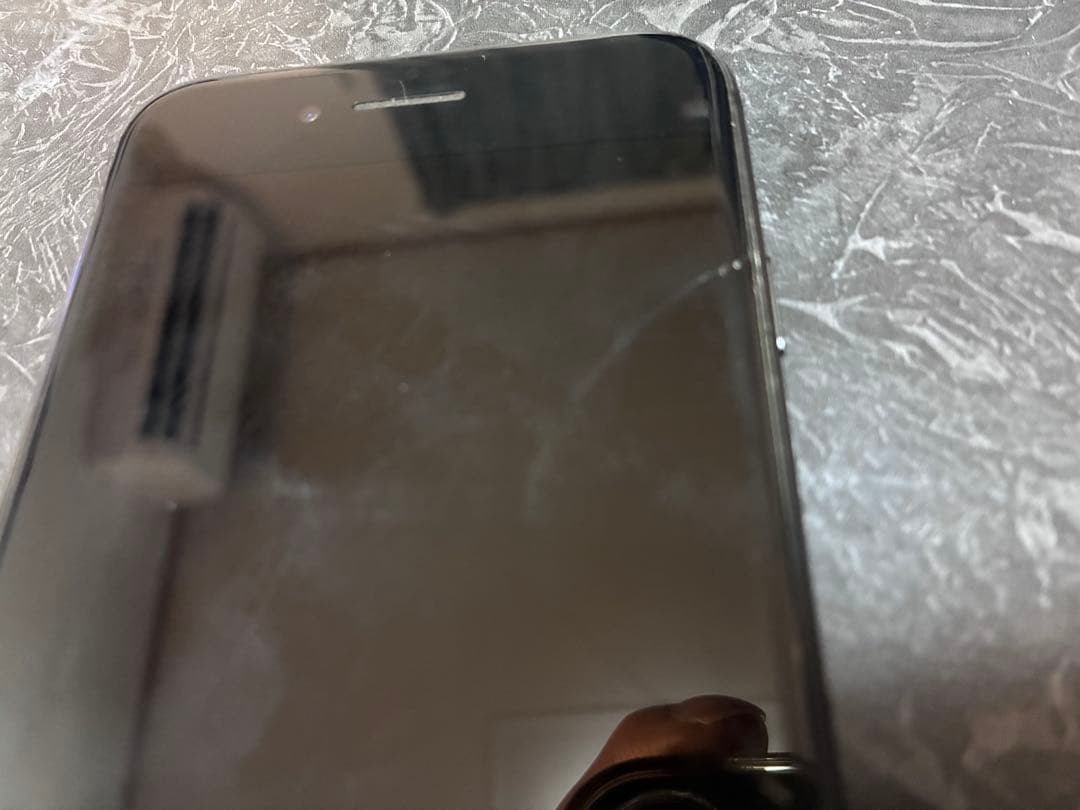 r*n様 【SALE 早い者勝ち‼︎】iPhone 8 64GB 充電器・イヤフ