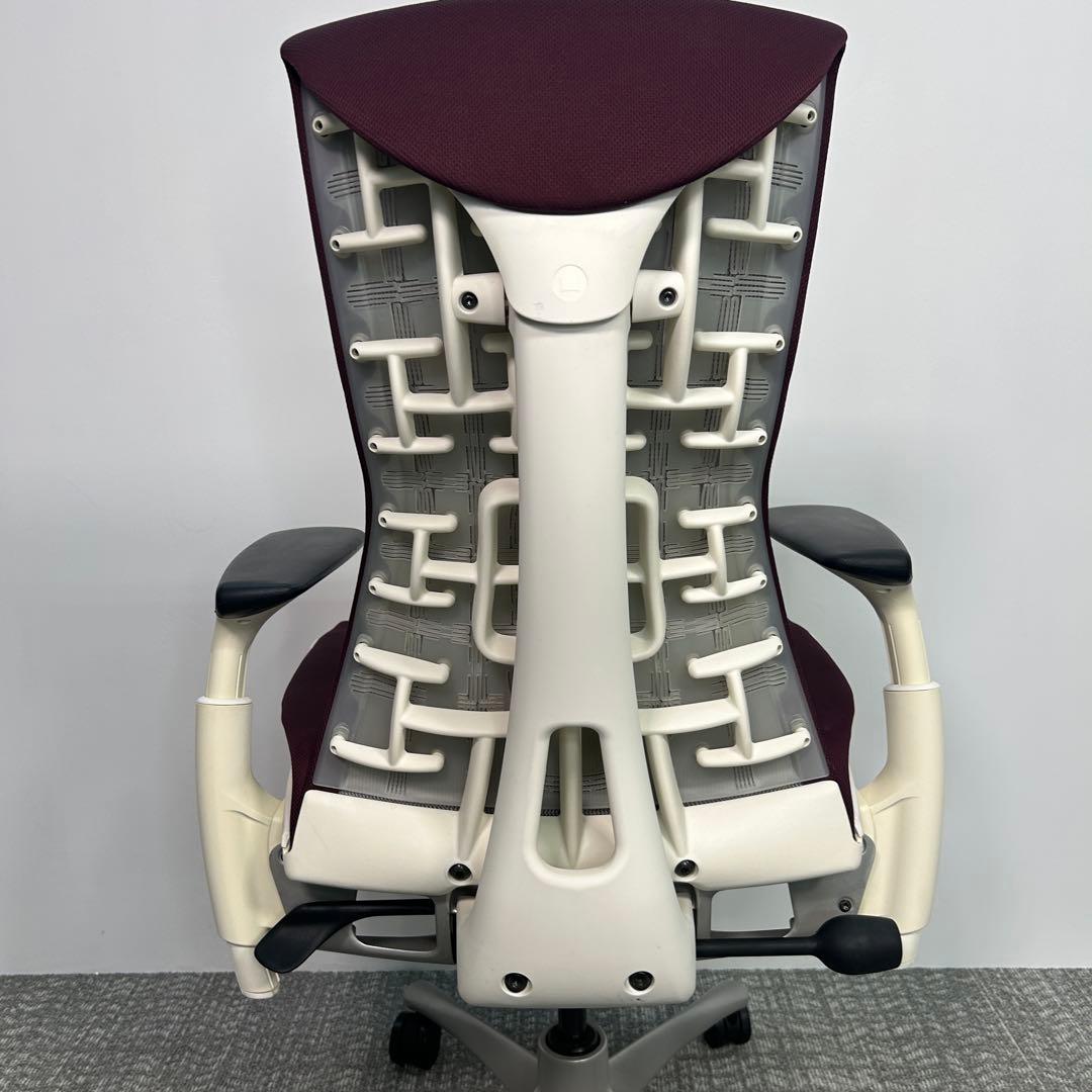 L エンボディチェア ハーマンミラー ホワイト Embody えんじ色系
