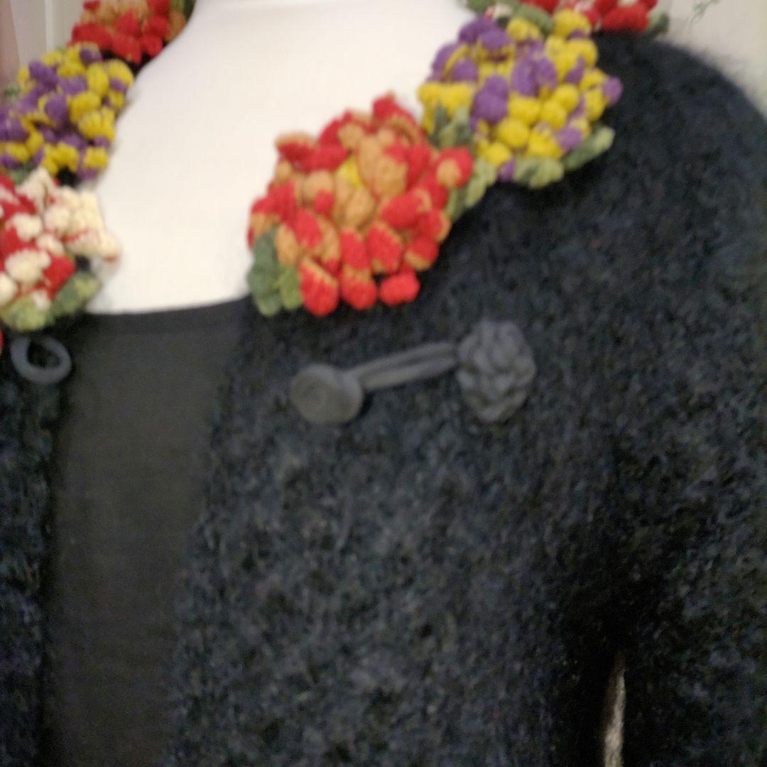 ワンダフルワールド　黒に豪華な花モチーフ付　モヘヤカーディガン 難有り