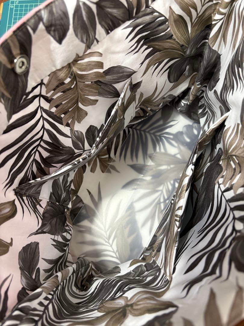 【もんちゃん】ハワイアンキルトトートバッグ　プルメリア&イルカ