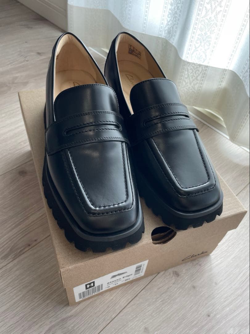 新品♡ clarks 定価2.6万♡ 本革　厚底ローファー