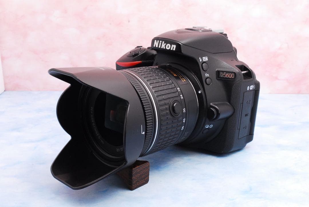 Nikon D5600☆一眼レフカメラ☆手ぶれ補正Wレンズ☆Wi-Fi♪