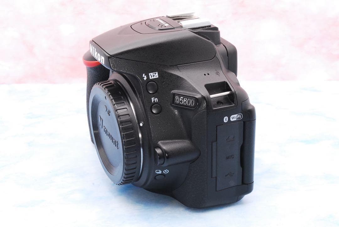 Nikon D5600☆一眼レフカメラ☆手ぶれ補正Wレンズ☆Wi-Fi♪