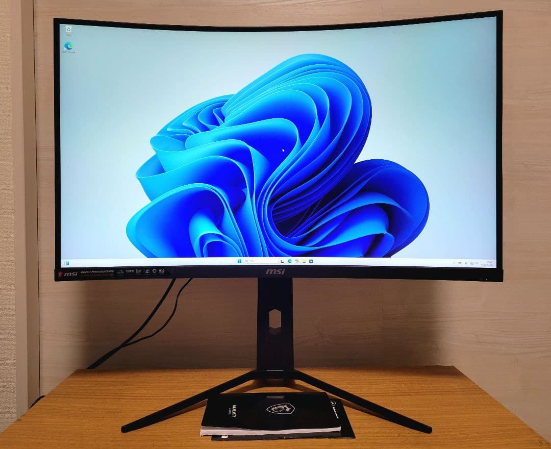 MSI Optix MAG321CURV 31.5インチ4K湾曲ゲーミングモニタ