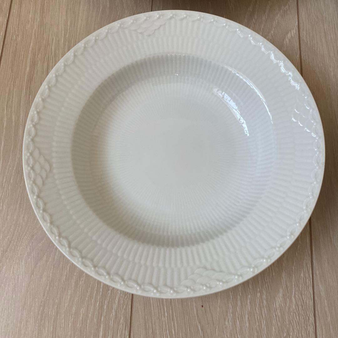 ロイヤルコペンハーゲン　ホワイトフルーテッド ハーフレース ディーププレート