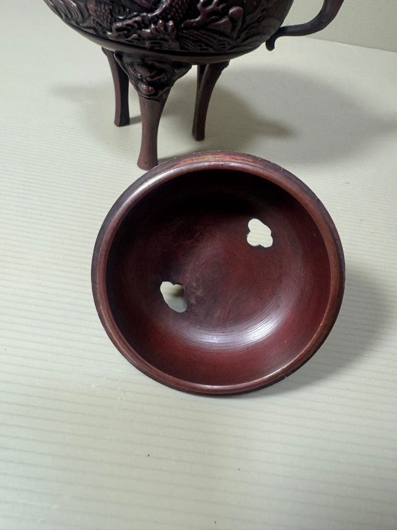 2137 吉秀 銘 獅子摘蓋 龍文 竜地紋 鋳銅 三つ足　香炉