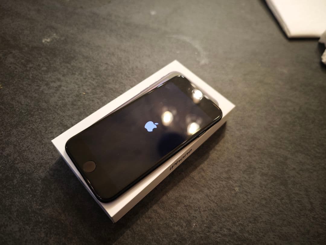 iPhone SE 第3世代 64GB ミッドナイト SIM解除済　美品