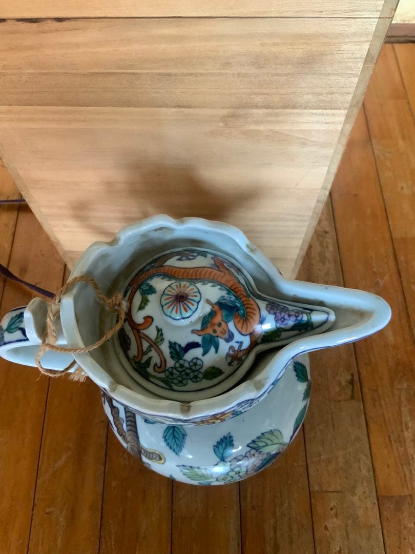 中国美術 闘彩僧帽壺　龍　大清乾隆年製　骨董　アンティーク　手描き