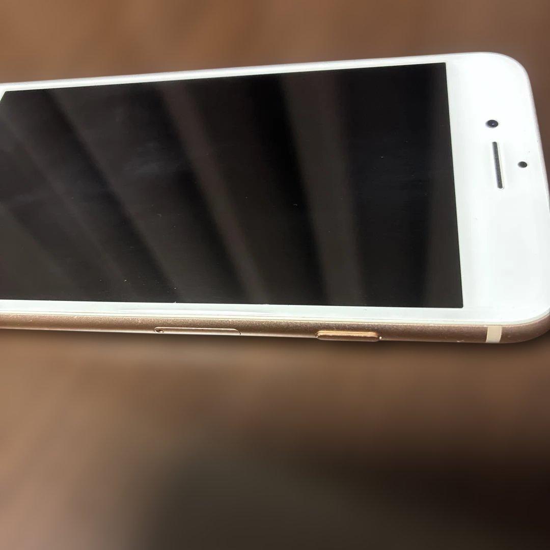 iPhone8 本体　ゴールド
