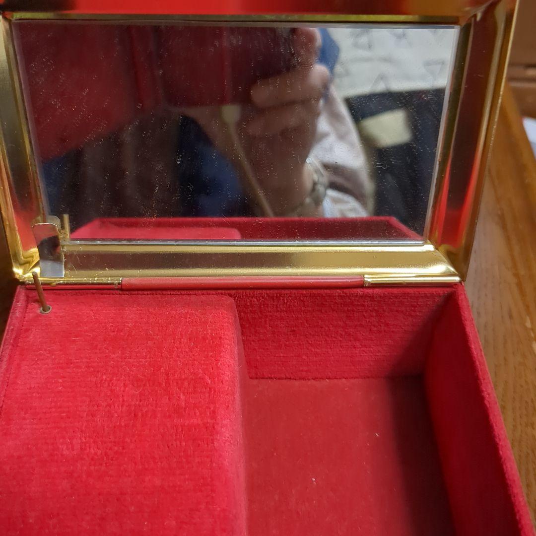 金色のオルゴール パール装飾付き