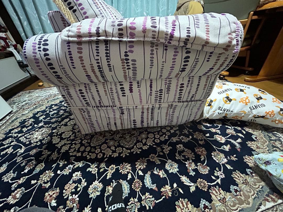 ストライプ柄 2人掛けソファ