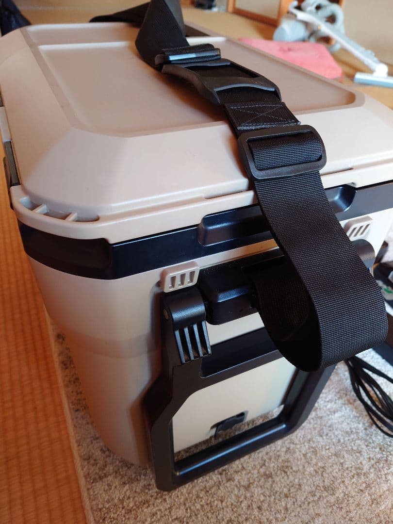 hikoki UL18DC 冷蔵庫　純正バッテリー2個付き　サンドベージュ