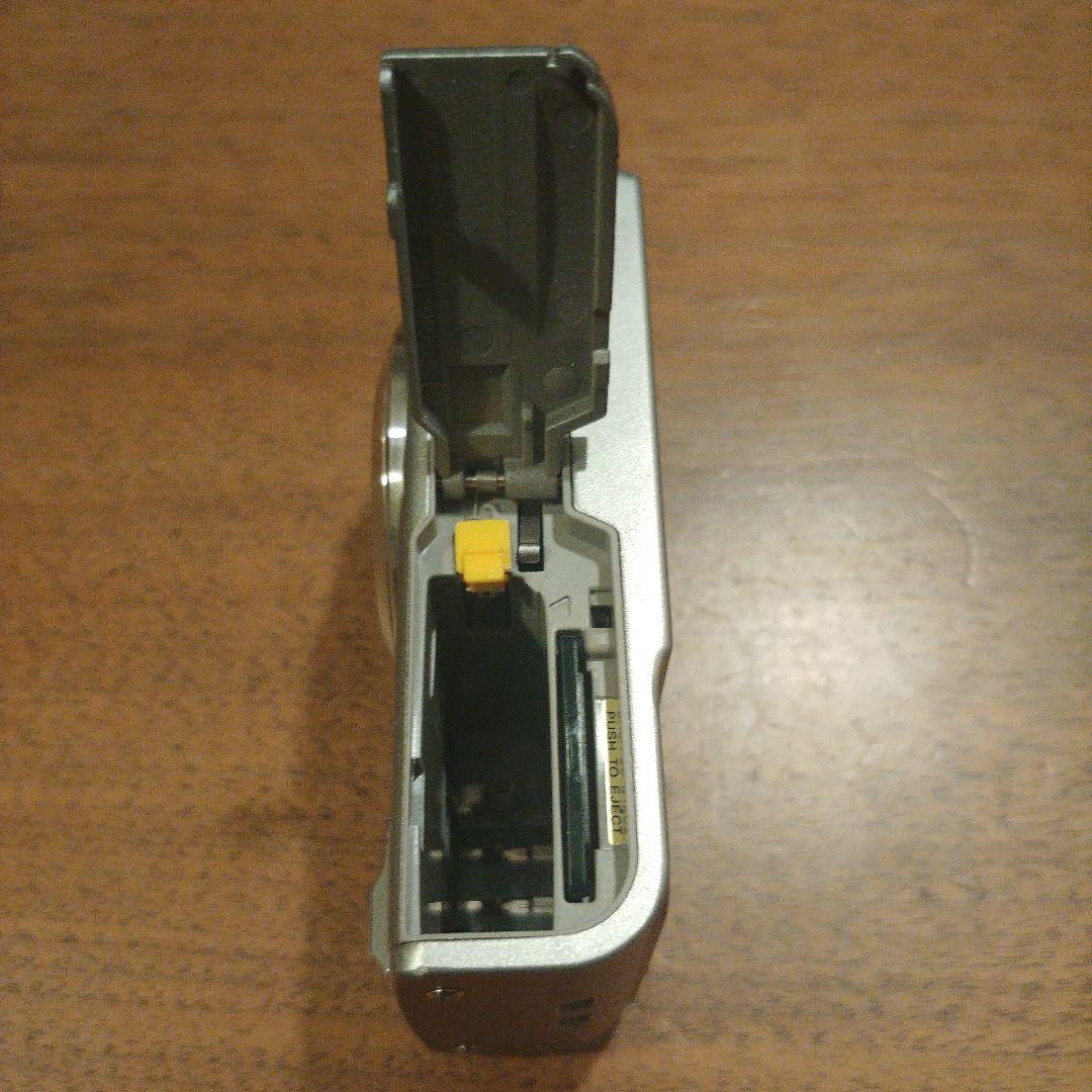 富士フィルム　Fujifilm FinePix F31fd　デジカメ