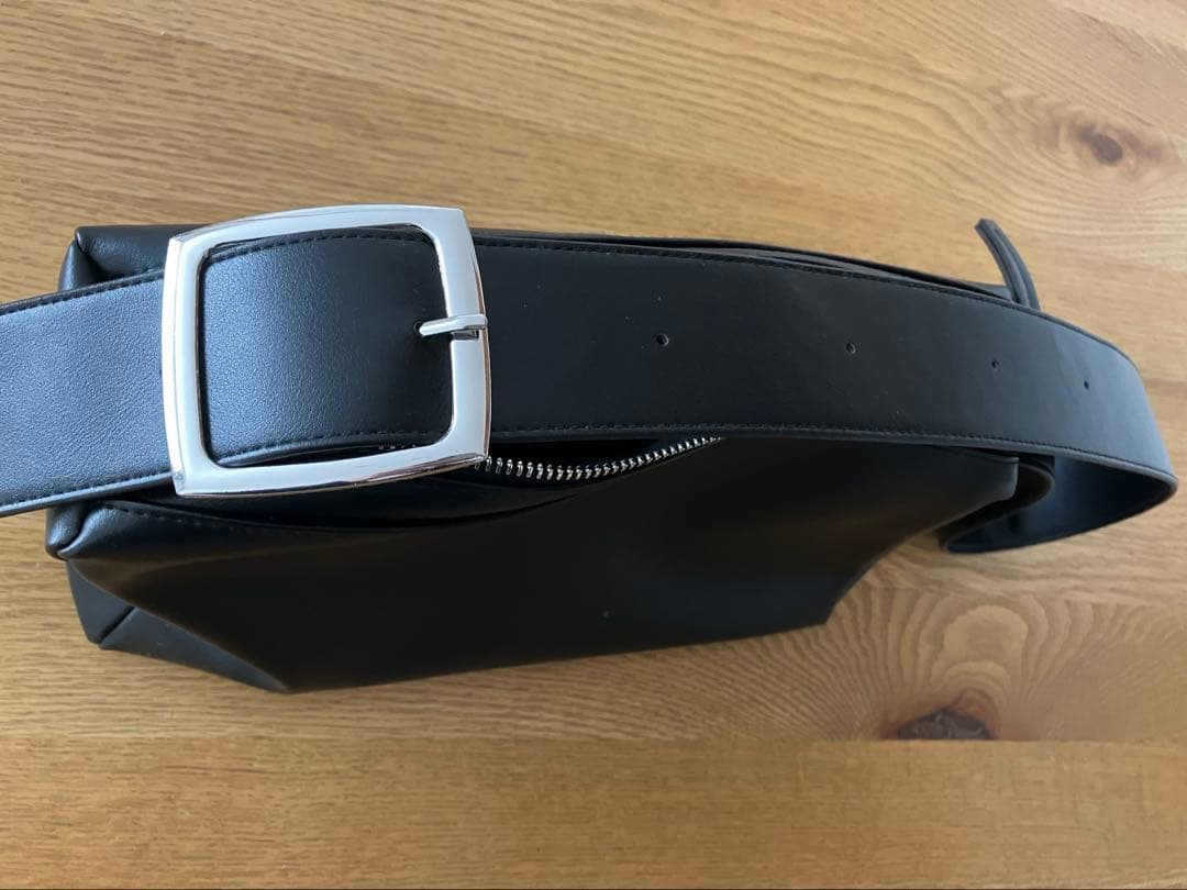 BEAUTY＆YOUTH スクウェア ビックバックルショルダーバッグ