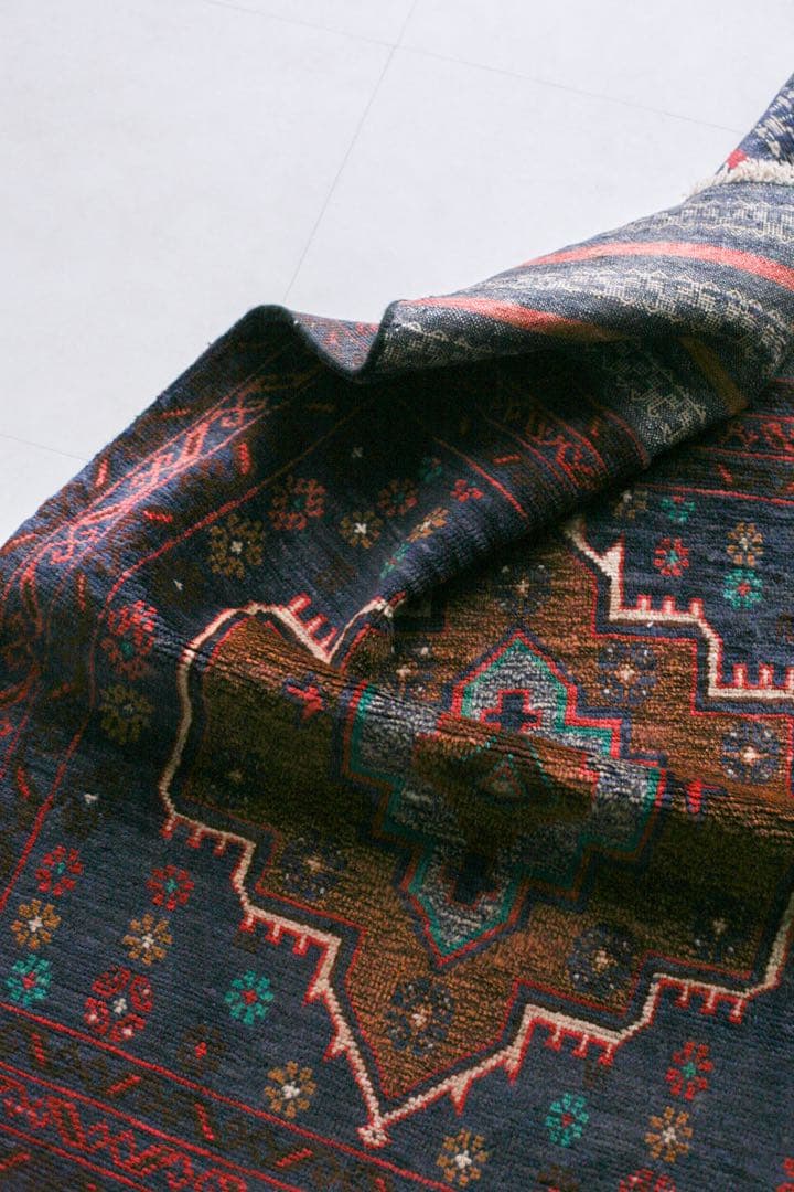 145cm×84cm バルーチ　トライバルラグ　ヴィンテージラグ　リビングサイズ