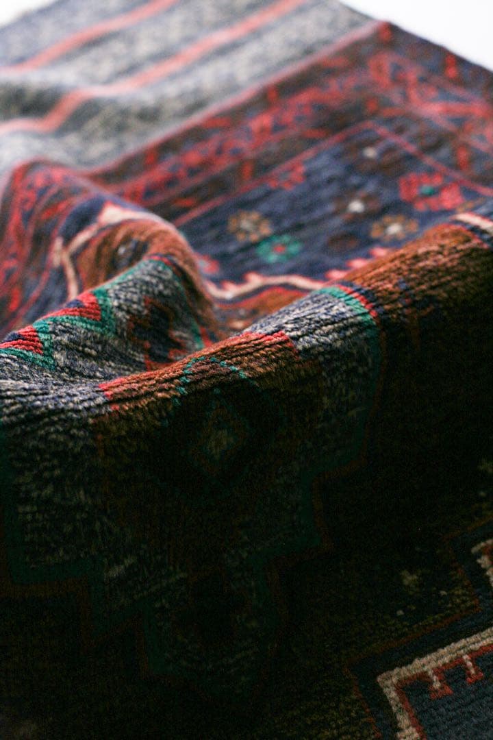 145cm×84cm バルーチ　トライバルラグ　ヴィンテージラグ　リビングサイズ