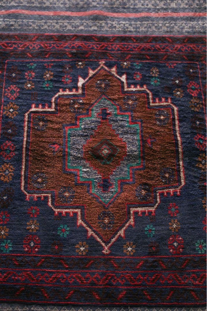 145cm×84cm バルーチ　トライバルラグ　ヴィンテージラグ　リビングサイズ