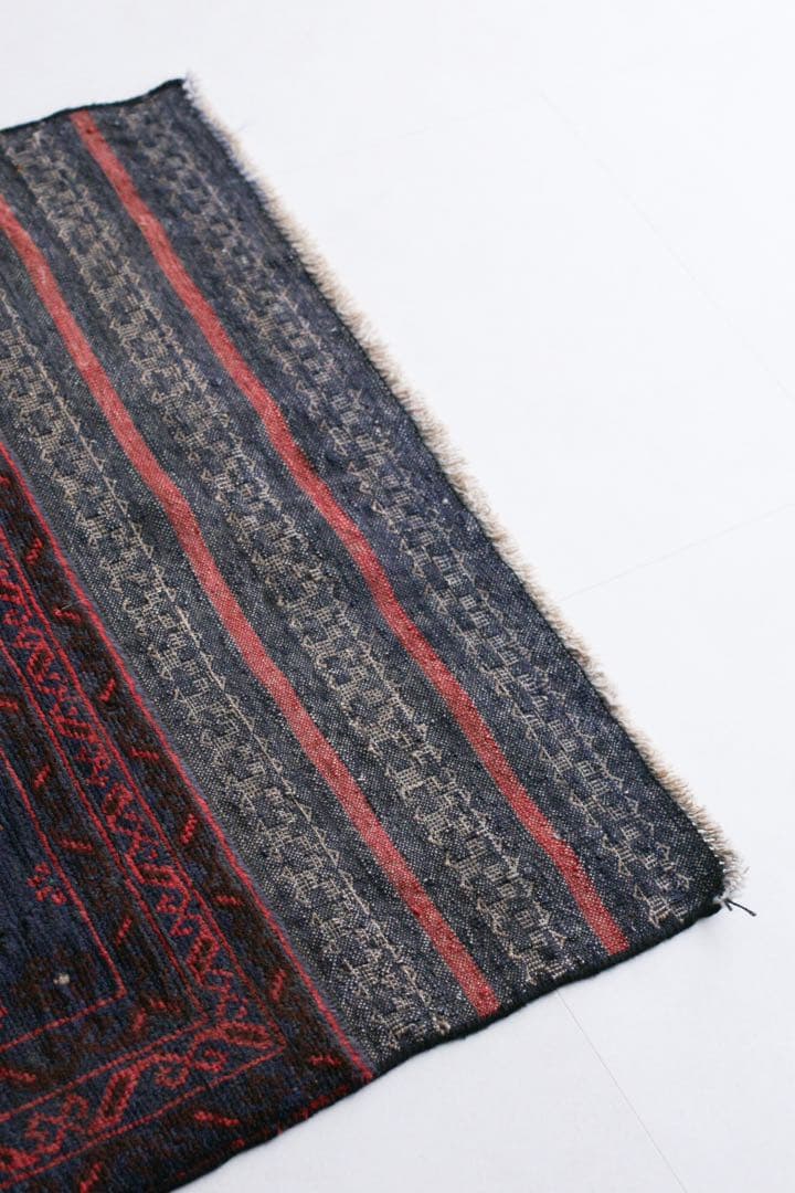 145cm×84cm バルーチ　トライバルラグ　ヴィンテージラグ　リビングサイズ