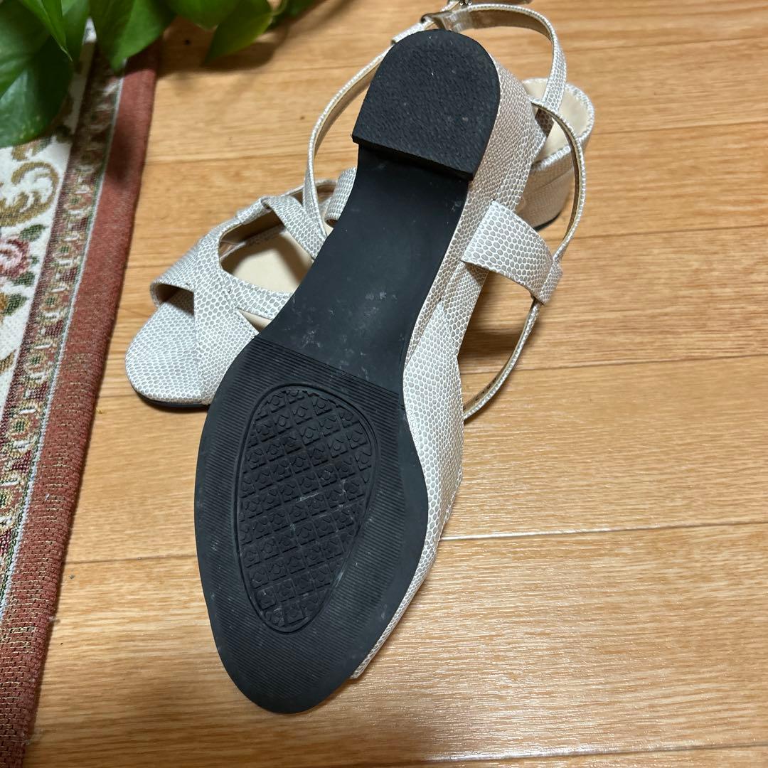 ベネシュ サンダル ２４㎝