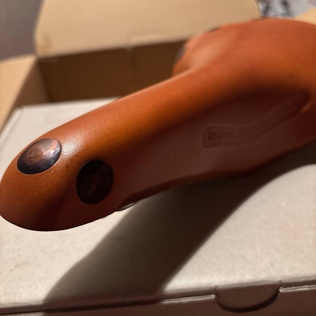 BROOKS ハニー レザーサドル 鋲付き