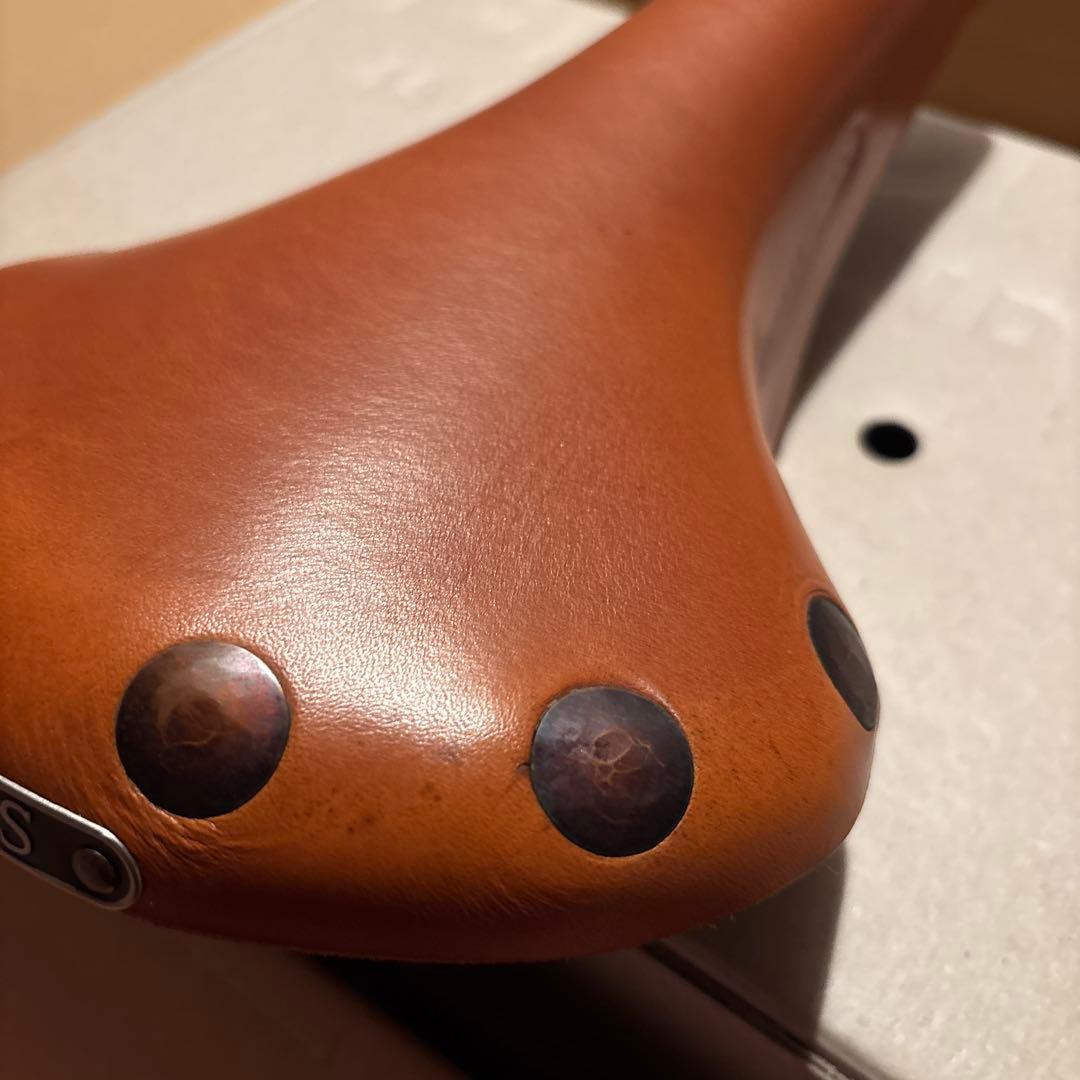BROOKS ハニー レザーサドル 鋲付き