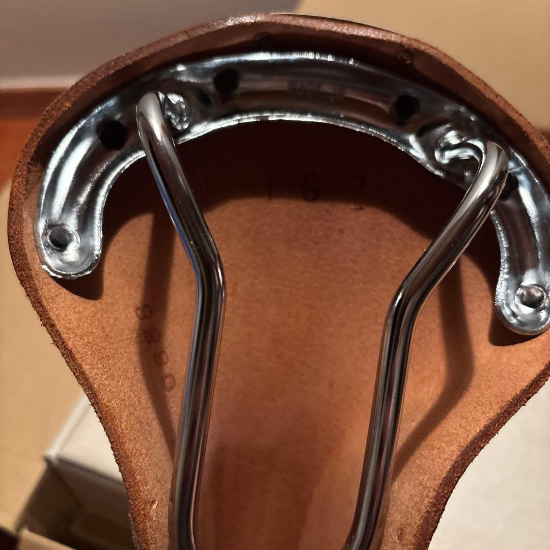 BROOKS ハニー レザーサドル 鋲付き