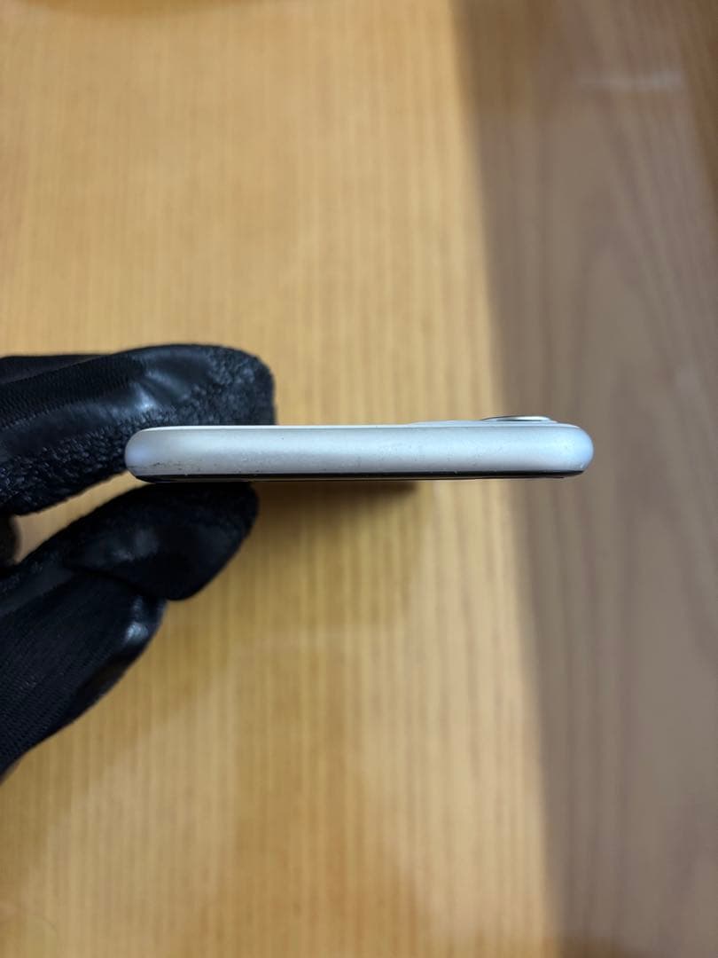 iPhone11本体 64GB 最大容量70% lightningケーブル付き