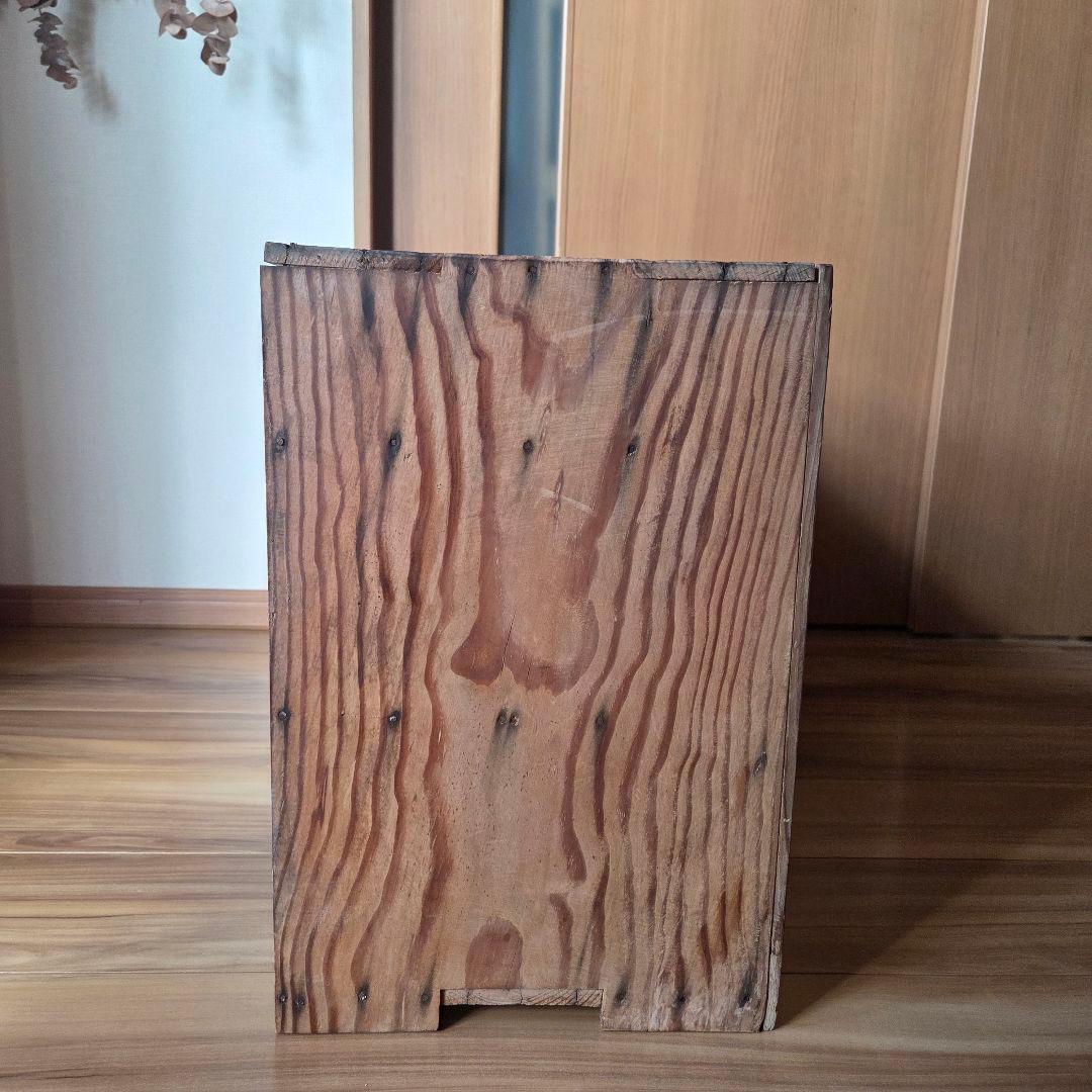 古びた棚　収納棚　オープンラック　アンティーク　古家具　木製棚　ボックス棚