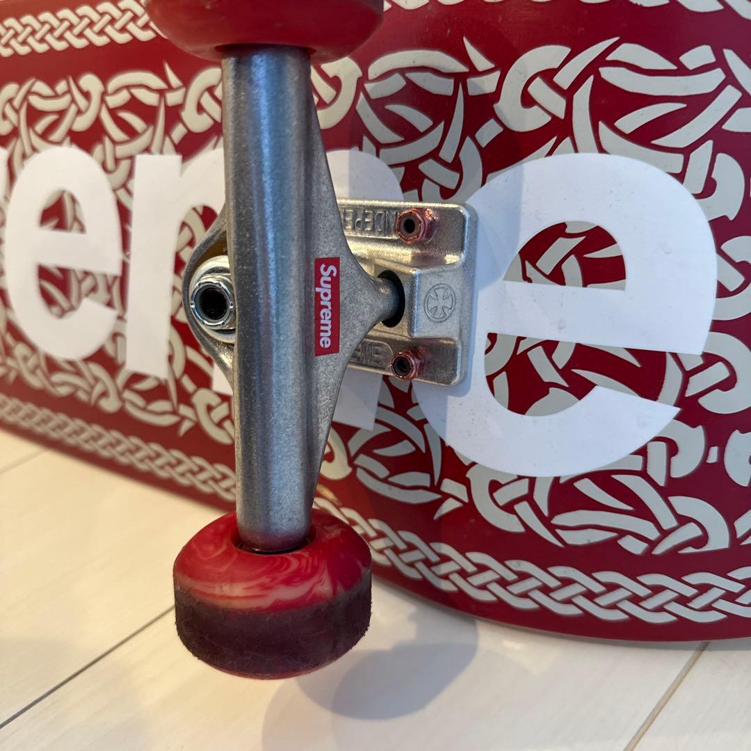 シュプリームスケボーSupreme Celtic Knot Skateboard