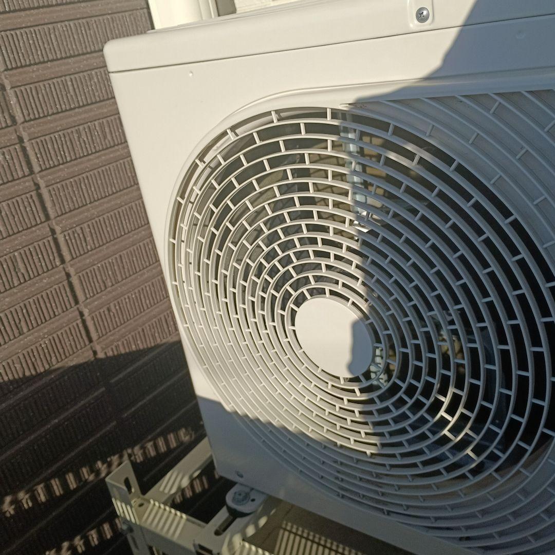 ①東芝 ルームエアコン RAS-J221M 6畳 2022年