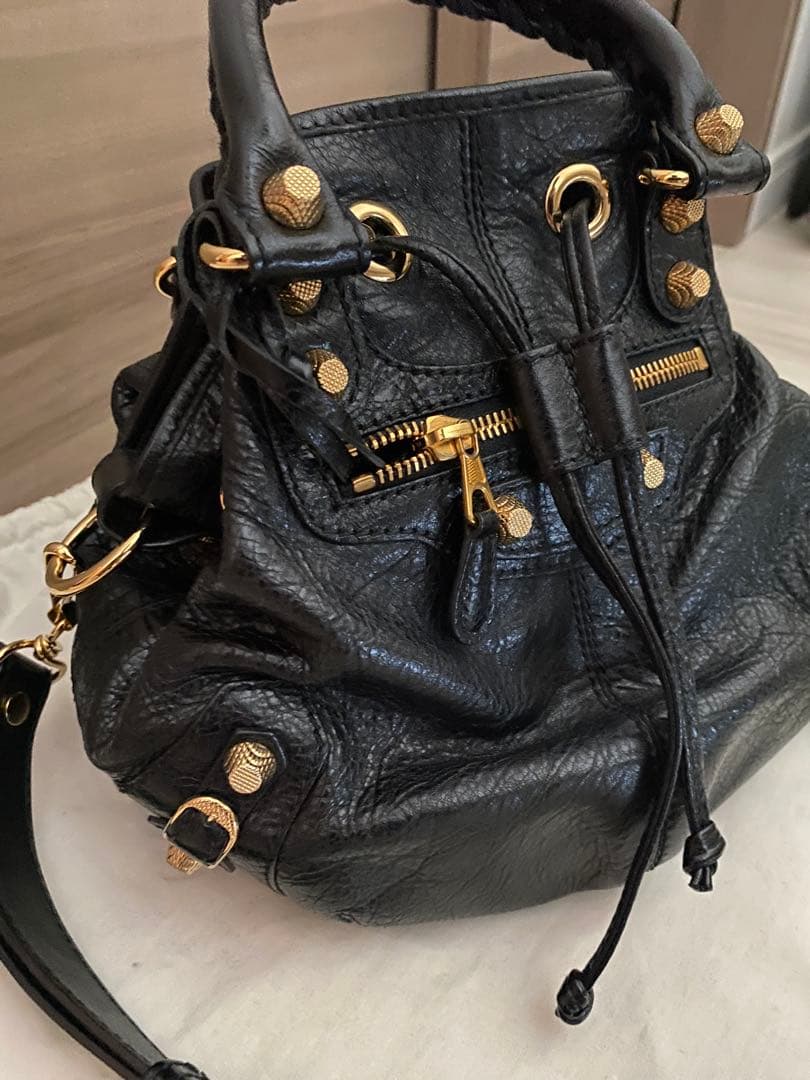 ベ*ラ様 BALENCIAGA MINI POMPON ブラックレザー ハンドバ